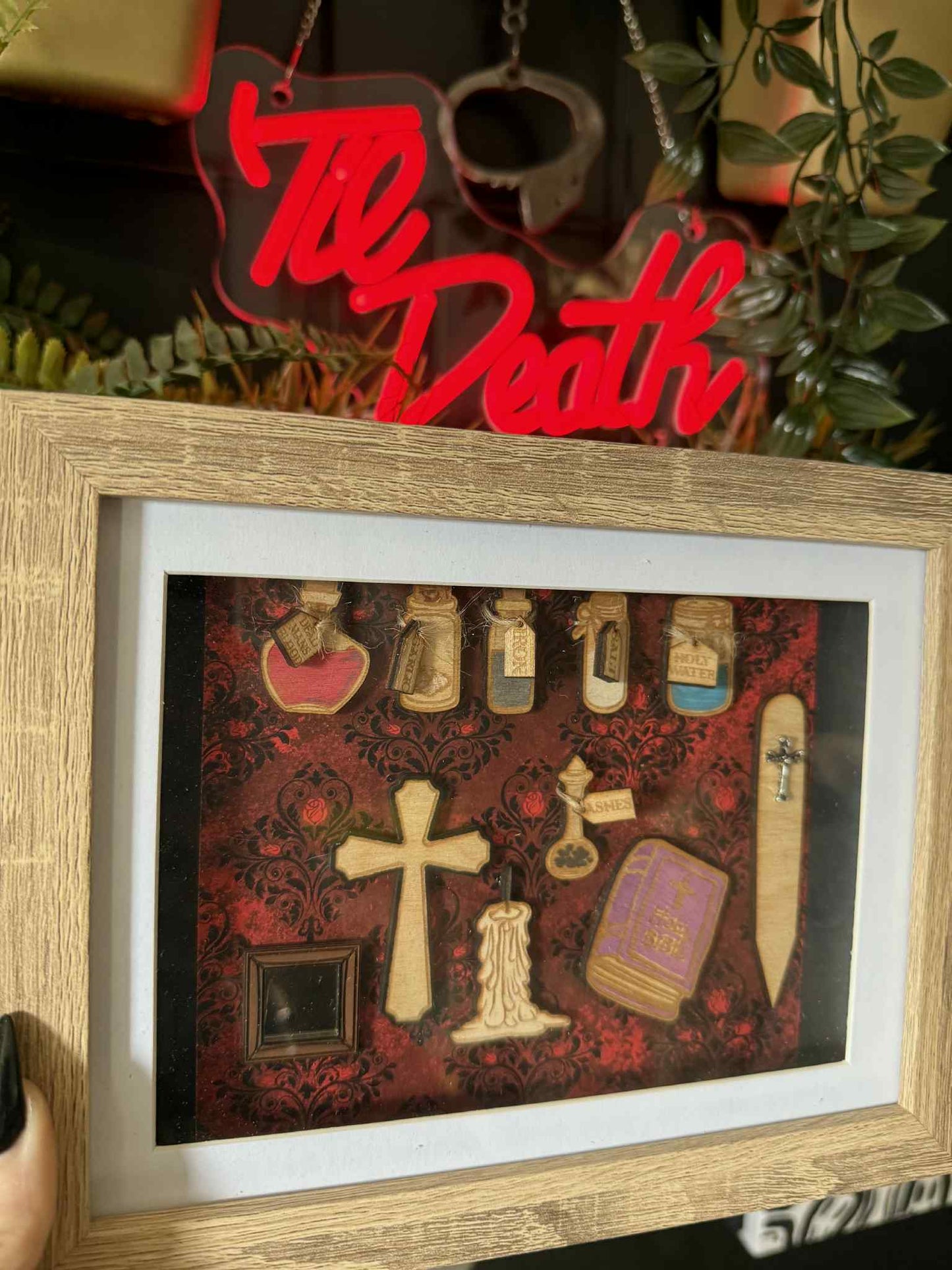 Vampire Hunting Kit 3D Frame Red