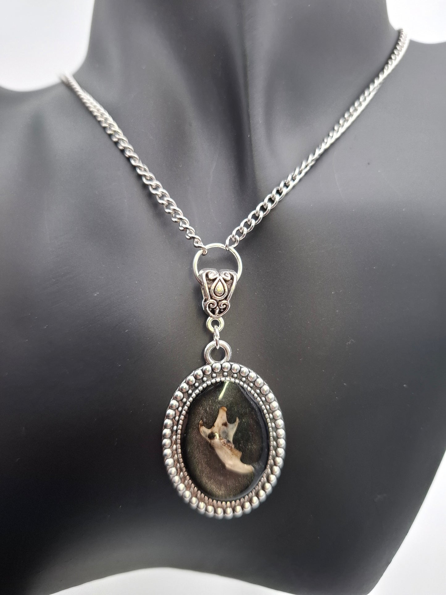 Jaw Pendant Necklace